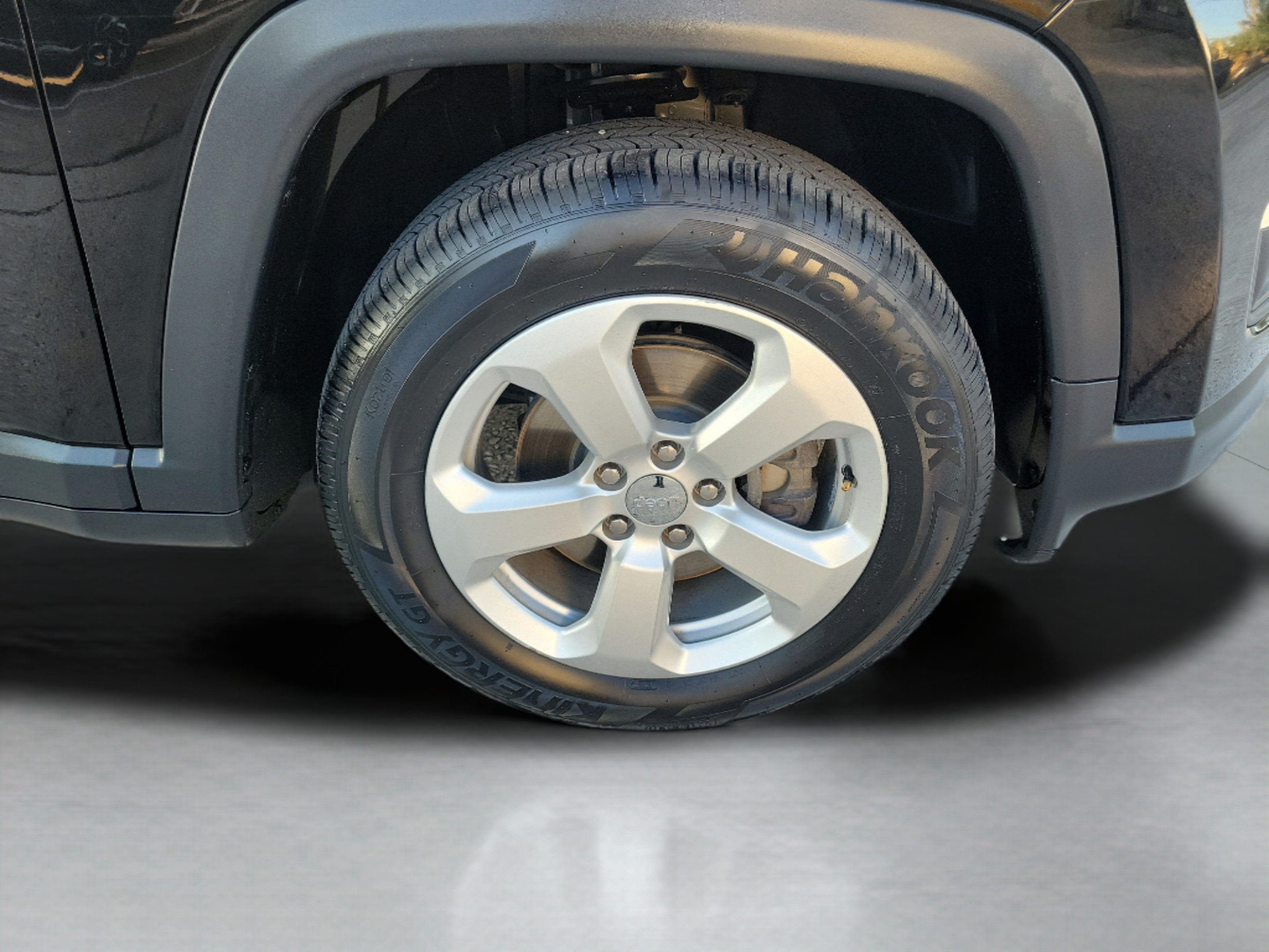 Used 2021 Jeep Compass Latitude FWD image 30