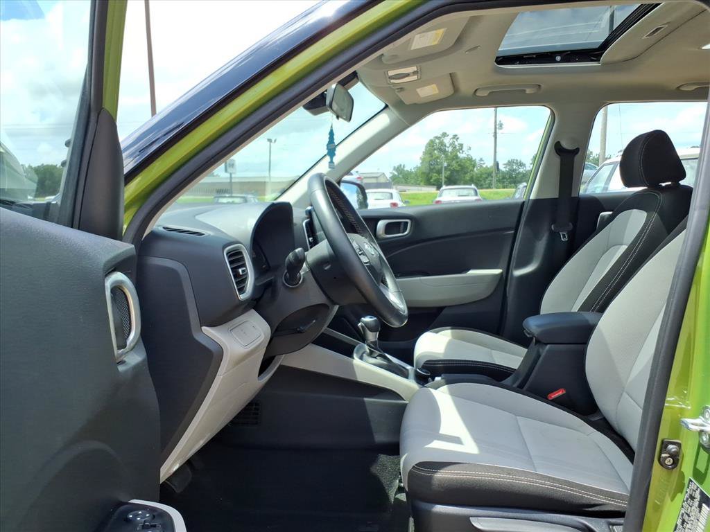 Used 2024 Hyundai Venue SEL FWD image 16