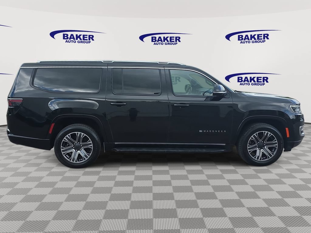 Used 2024 Jeep Wagoneer L Series II w/ Flexible Seating Group AWD/4WD image 2