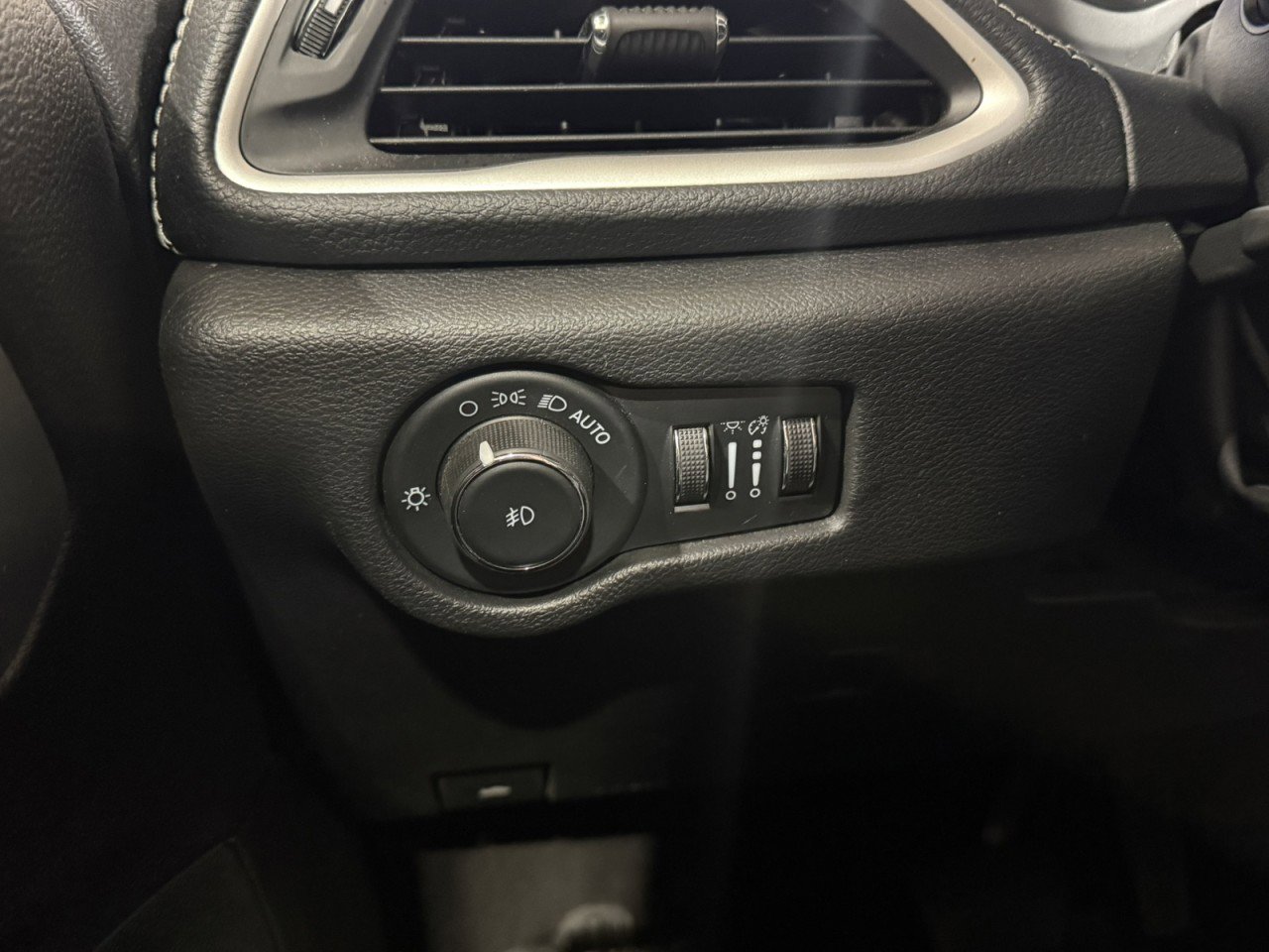 Used 2023 Chrysler Pacifica Touring image 23