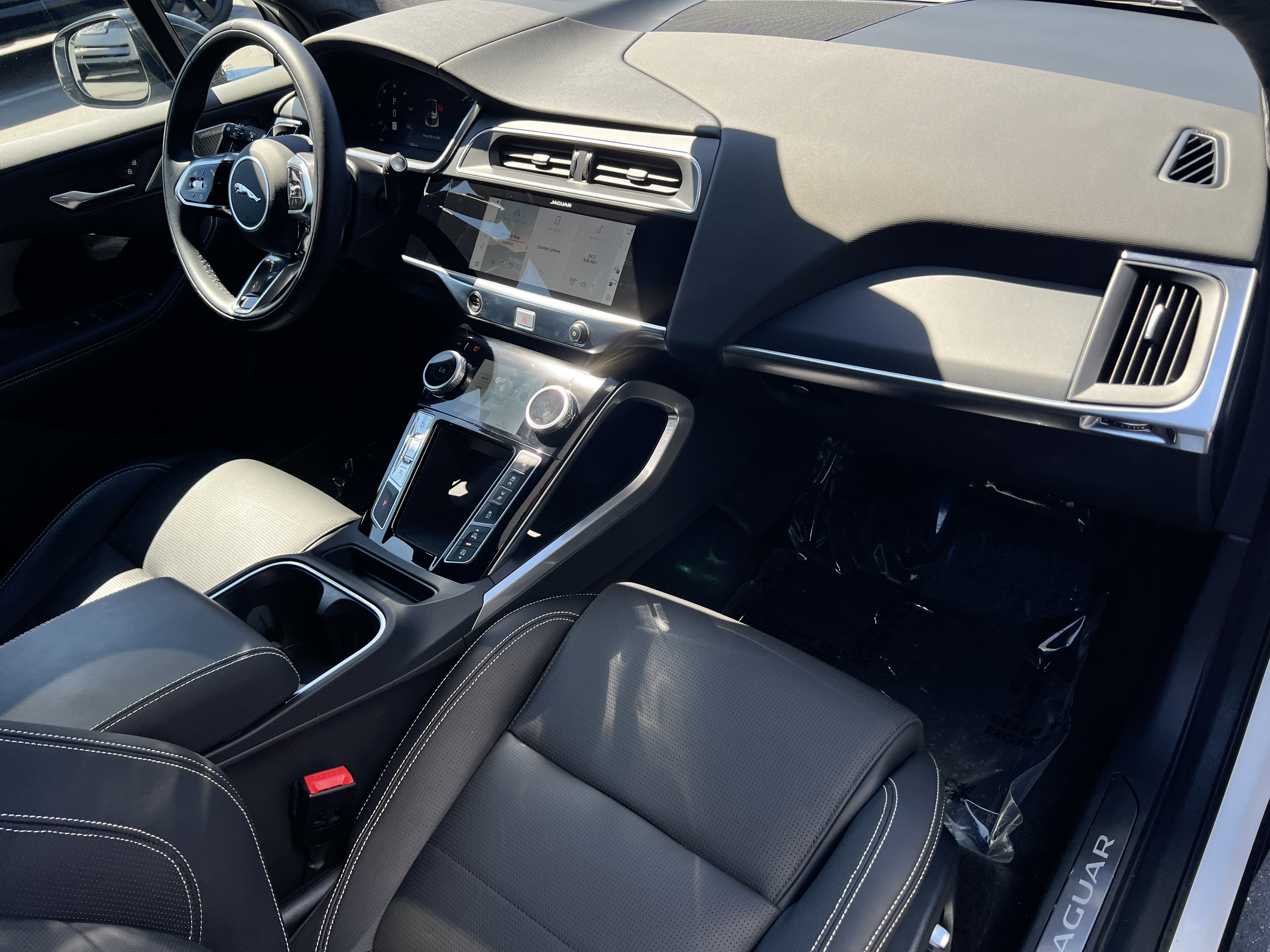 Certified 2024 Jaguar I-PACE R-Dynamic HSE image 11