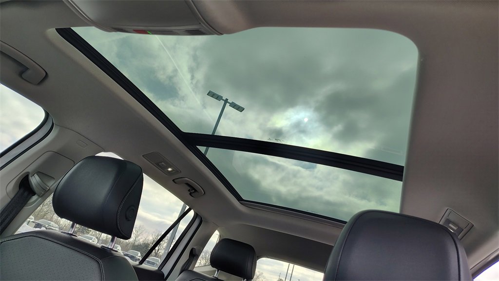Used 2020 Volkswagen Tiguan SE w/ Panoramic Sunroof Package image 27