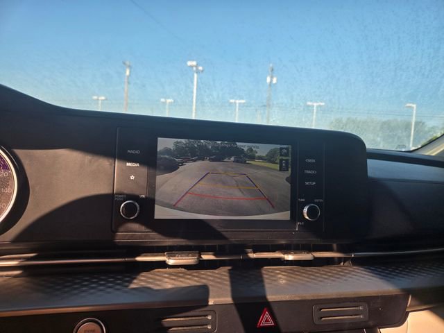 Used 2022 Kia Carnival LX FWD image 12
