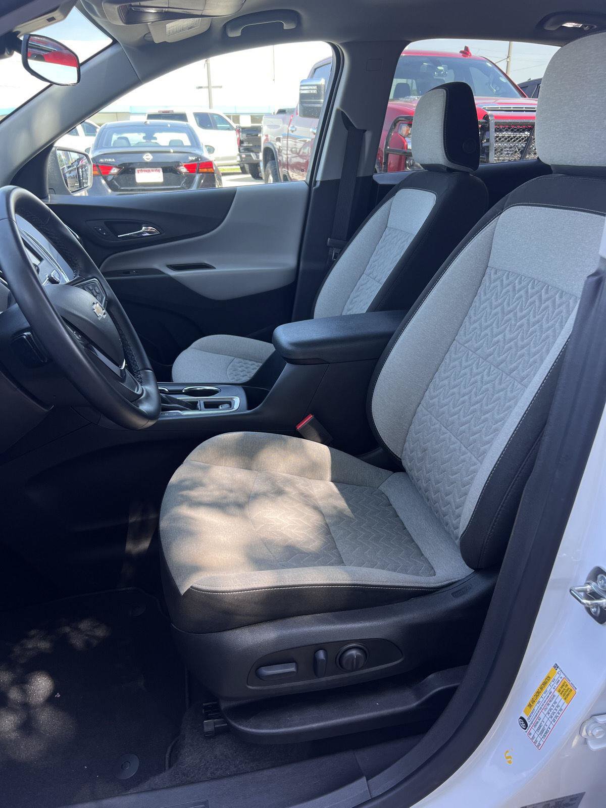 Used 2024 Chevrolet Equinox LT FWD image 4