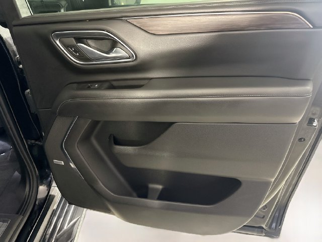 Used 2023 Chevrolet Suburban LT RWD image 27