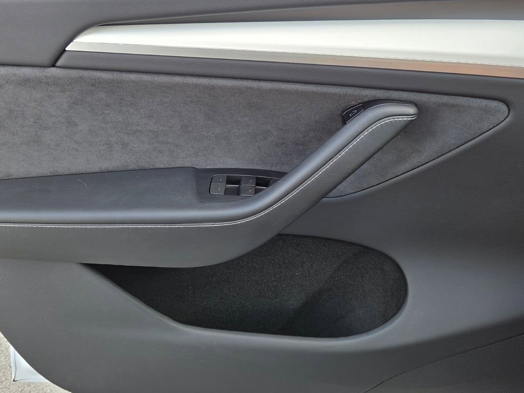 Used 2024 Tesla Model Y Long Range image 27