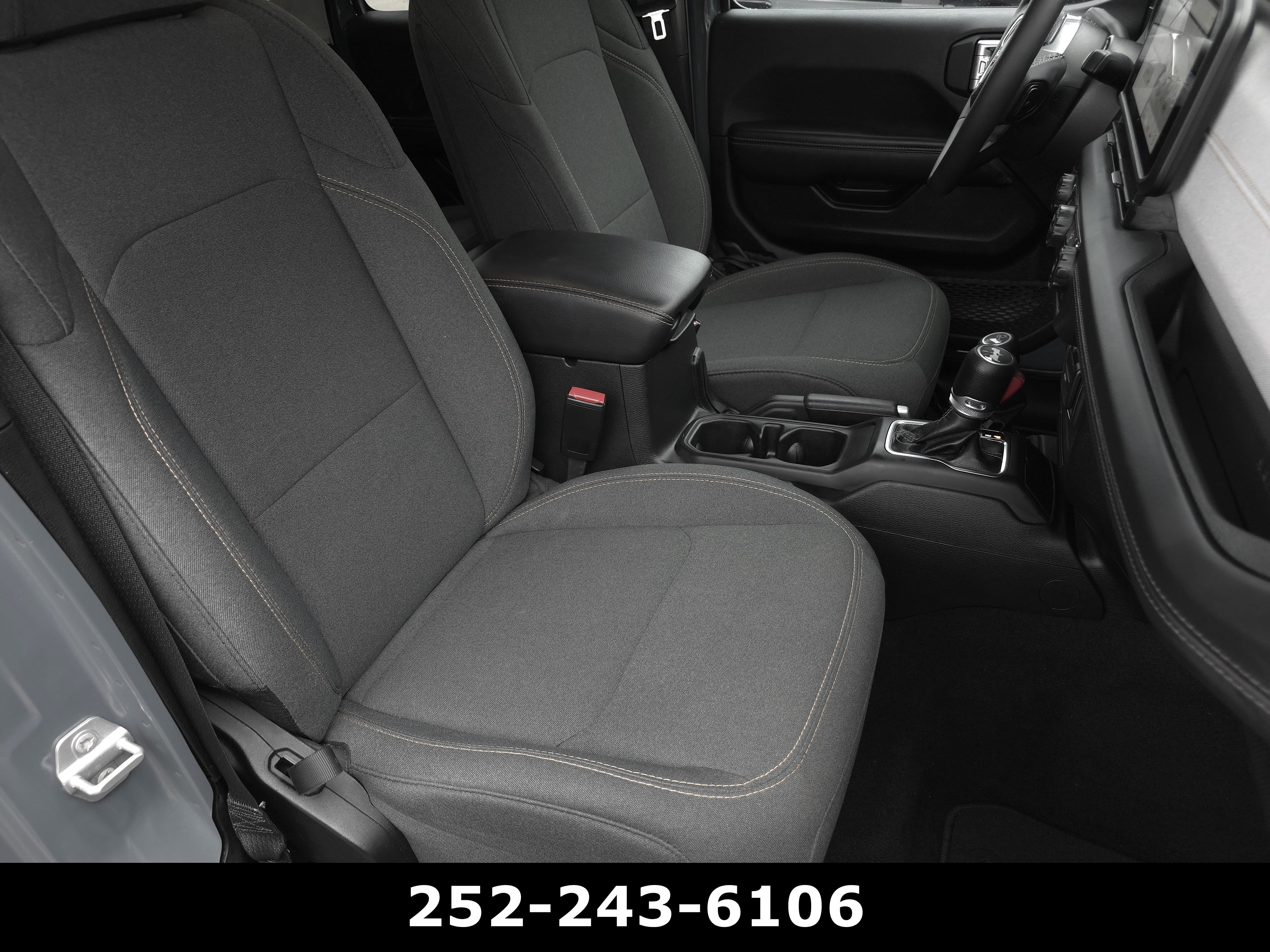 Used 2025 Jeep Wrangler Sahara image 37