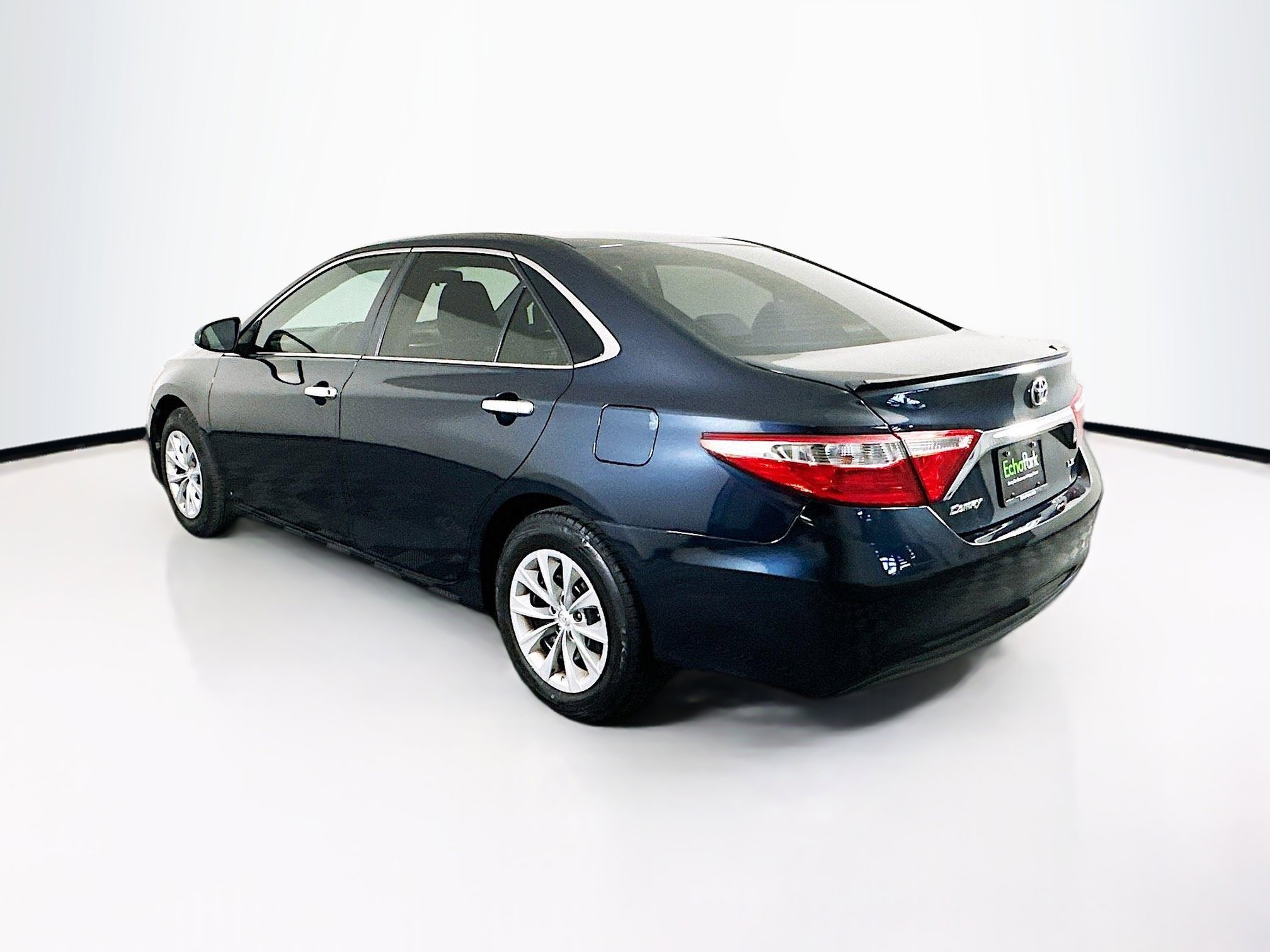 Used 2017 Toyota Camry LE FWD image 5