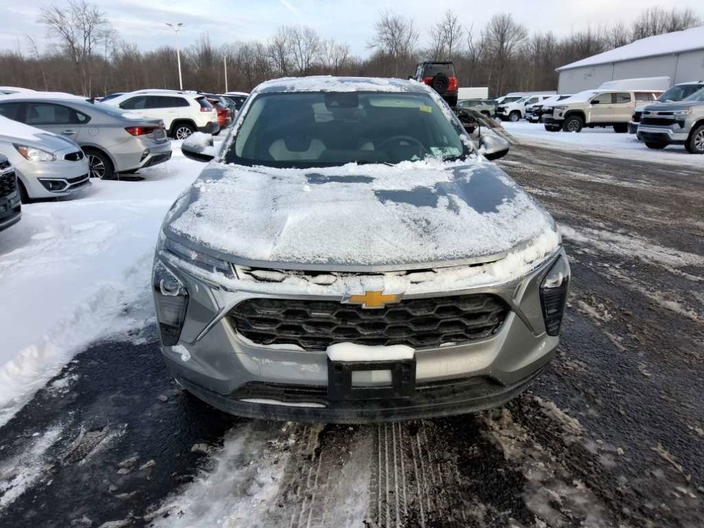 Used 2024 Chevrolet Trax LS w/ LS Convenience Package image 2