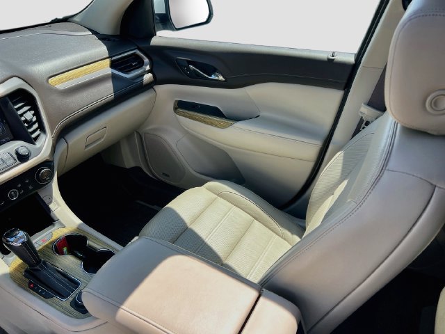 Used 2019 GMC Acadia Denali w/ Technology Package AWD/4WD image 5