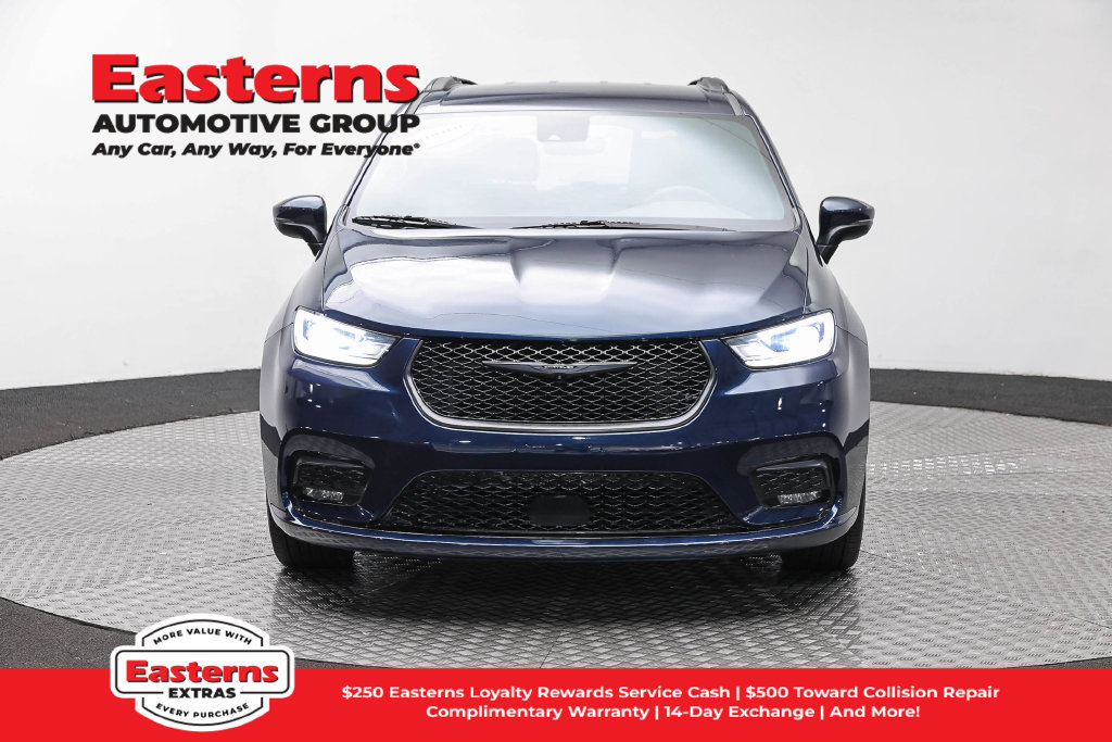 Used 2023 Chrysler Pacifica Touring-L w/ S Appearance Package FWD image 3
