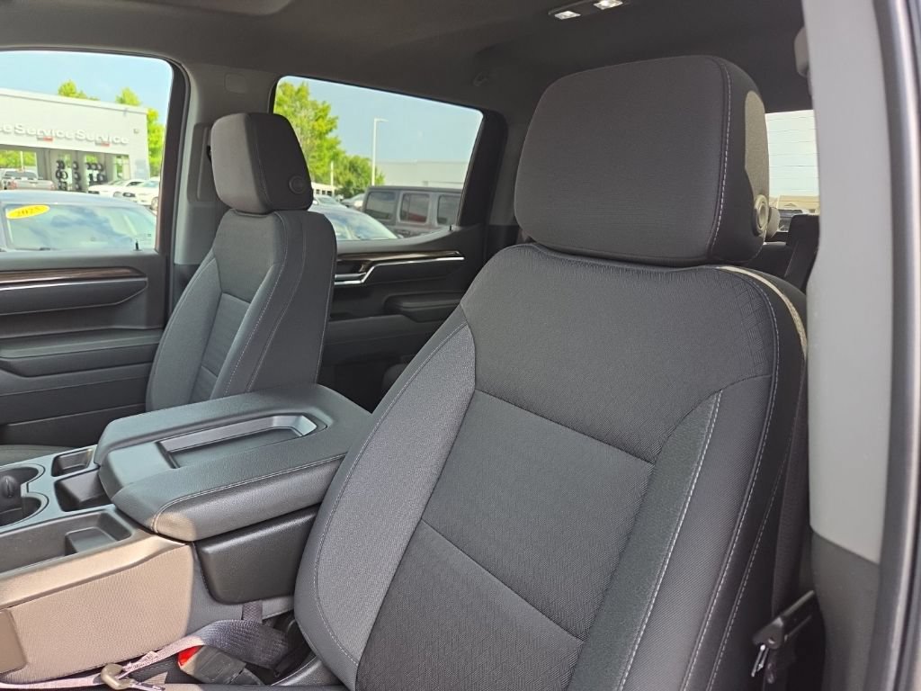 Used 2025 Chevrolet Silverado 1500 LT RWD image 18