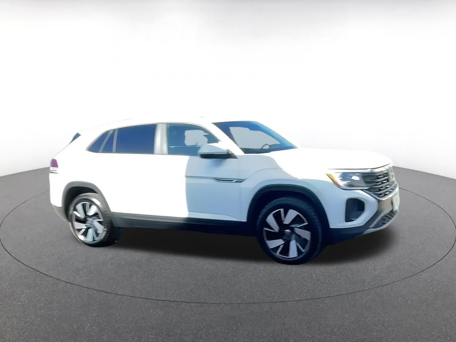 Used 2025 Volkswagen Atlas Cross Sport SE image 2