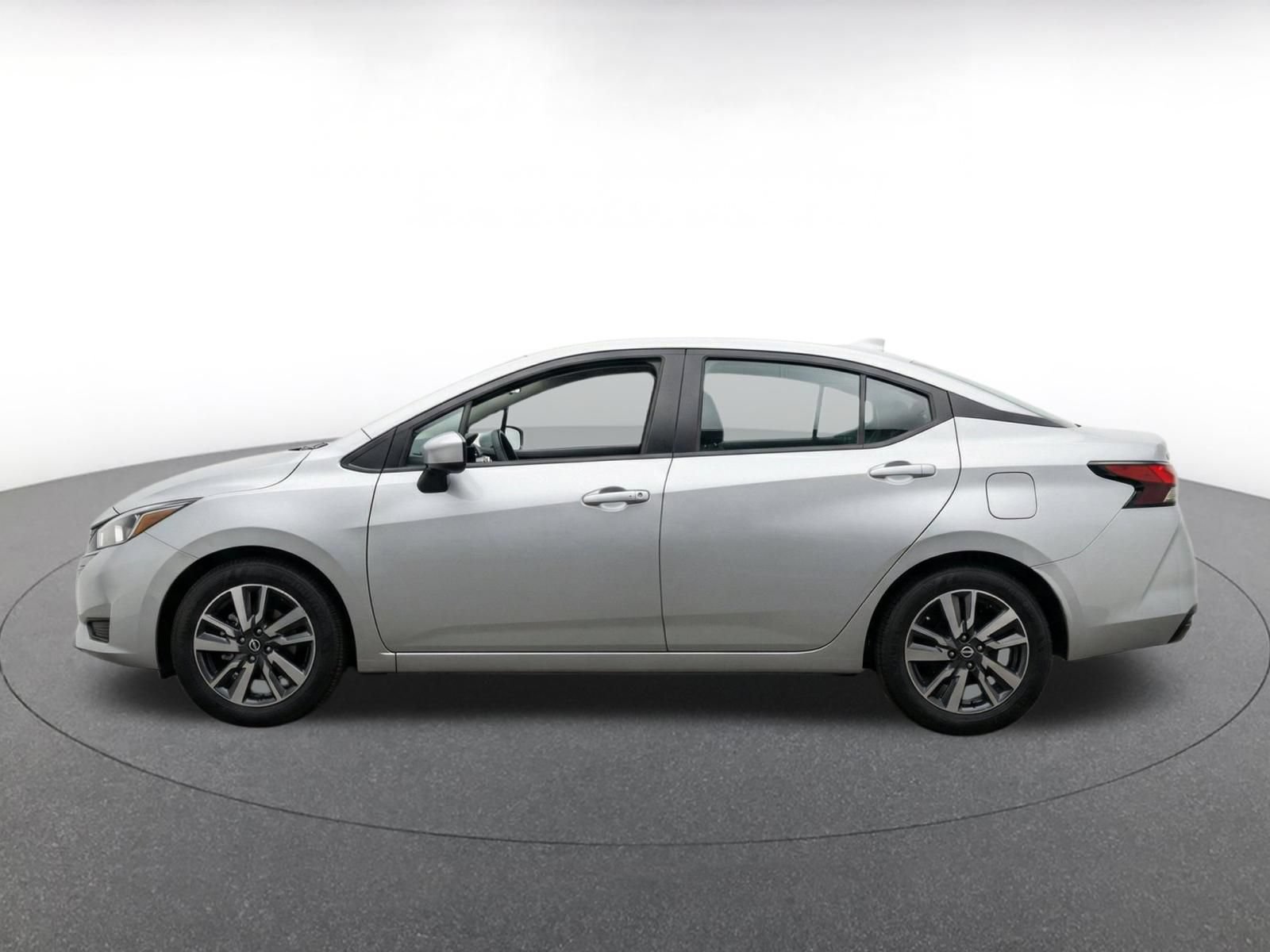 Used 2025 Nissan Versa SV FWD image 4
