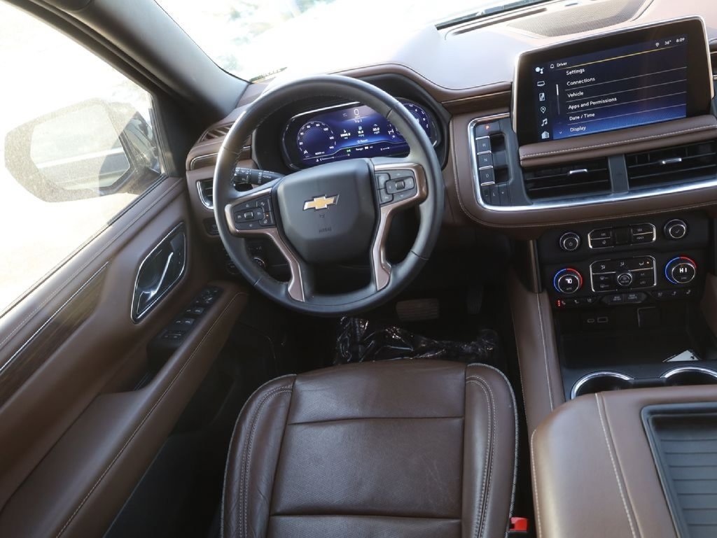 Used 2023 Chevrolet Tahoe High Country AWD/4WD image 32