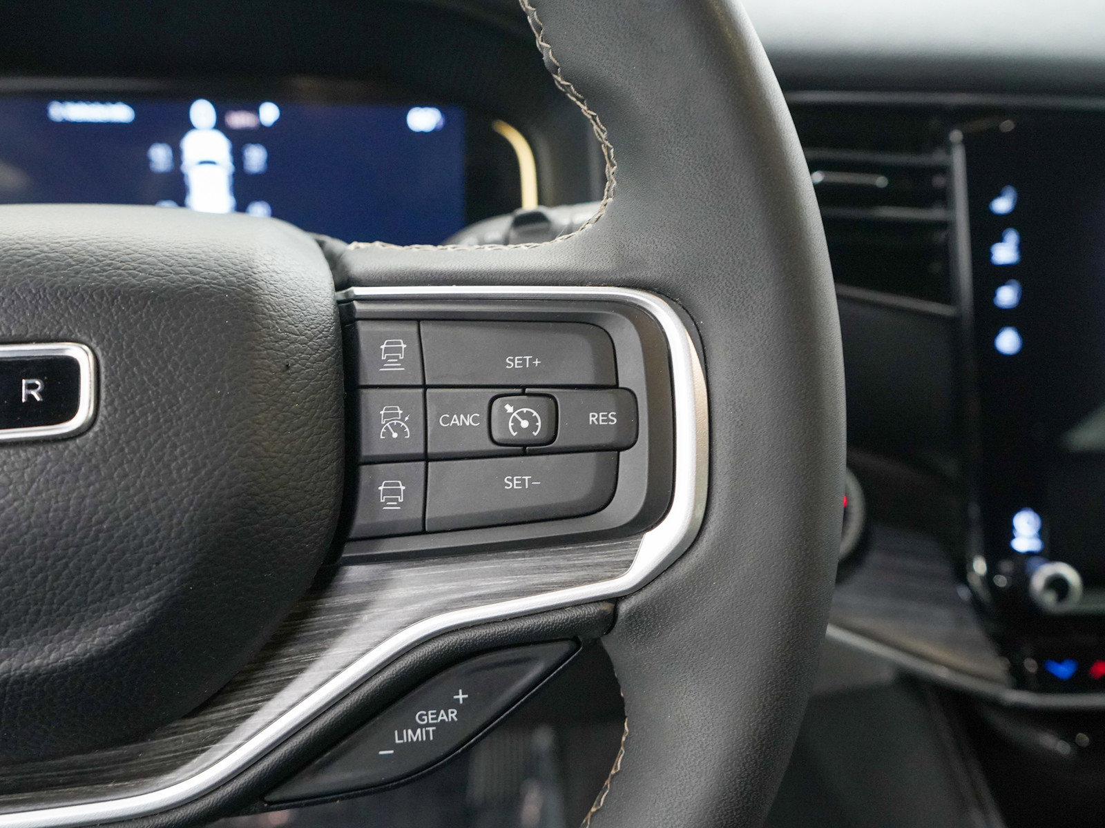 Used 2024 Jeep Wagoneer L Series II w/ Flexible Seating Group image 21