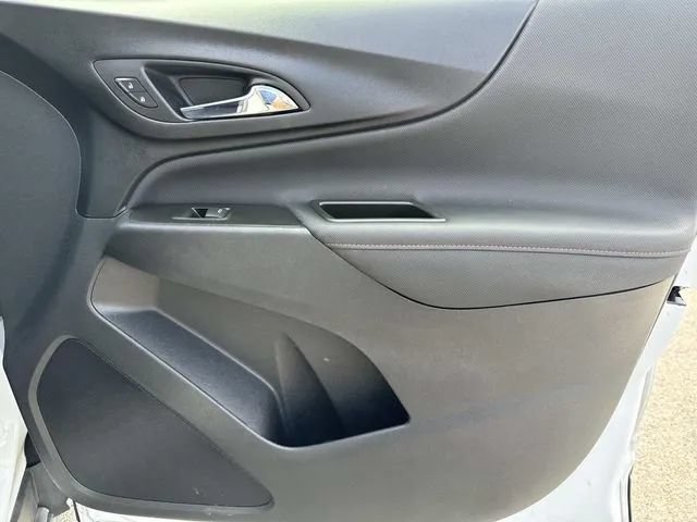 Used 2022 Chevrolet Equinox RS w/ Infotainment Package AWD/4WD image 28