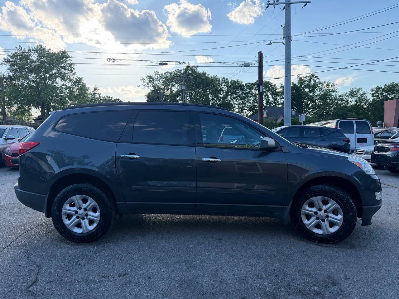 Used 2011 Chevrolet Traverse LS FWD image 7