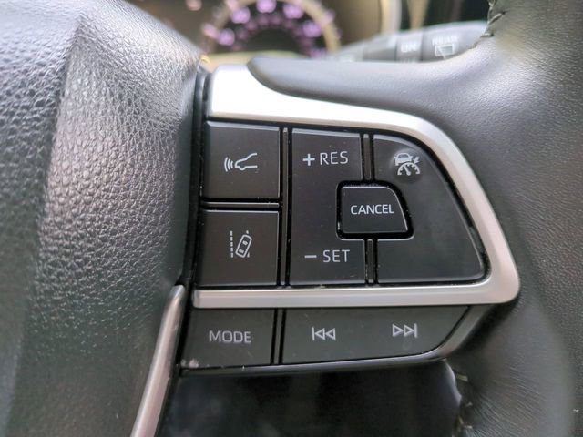 Used 2023 Toyota Highlander XLE FWD image 25