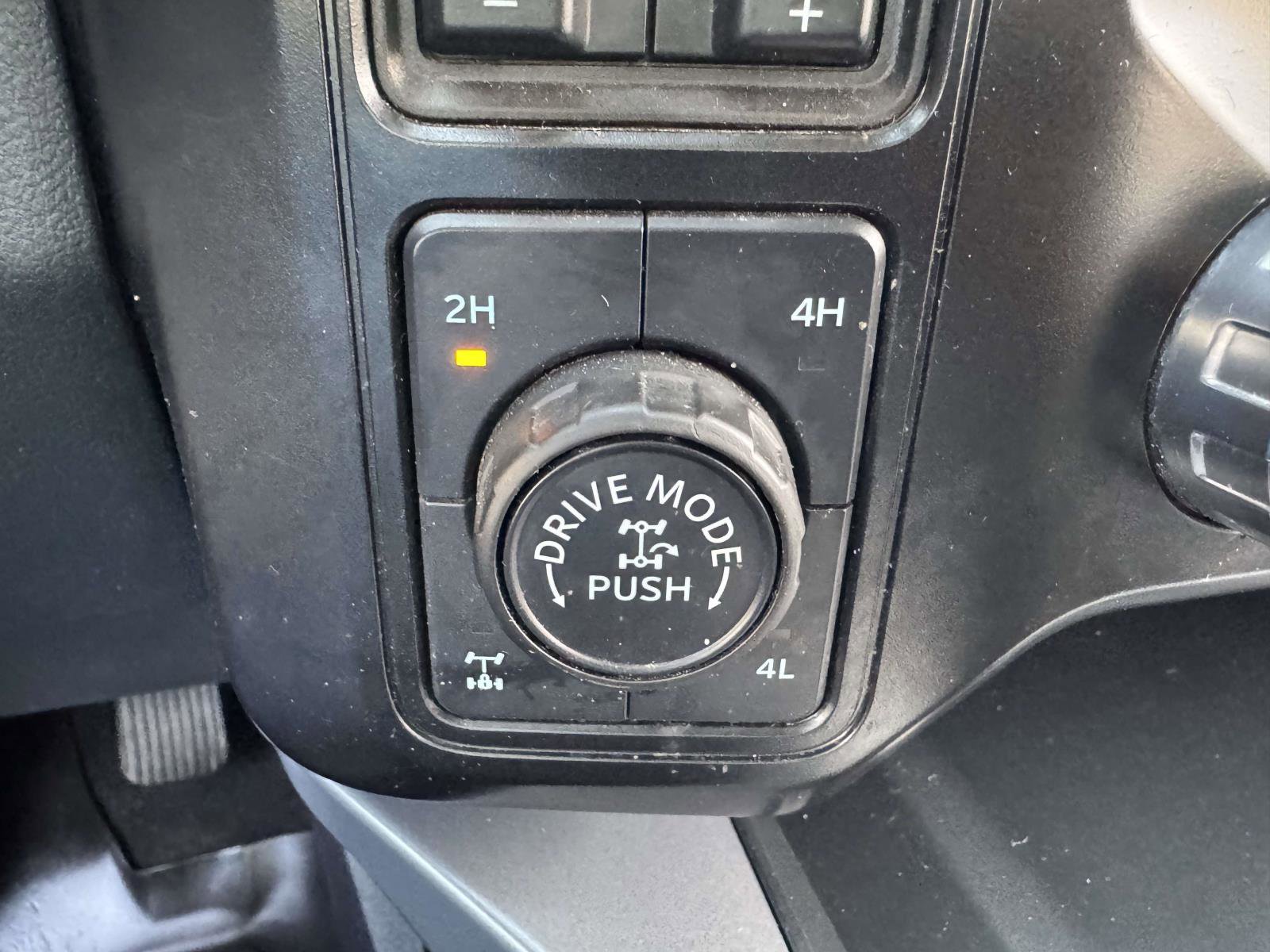 Used 2025 Ford F250 Lariat w/ Lariat Ultimate Package AWD/4WD image 32