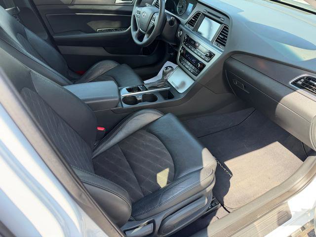 Used 2016 Hyundai Sonata Sport w/ Option Group 02 FWD image 12