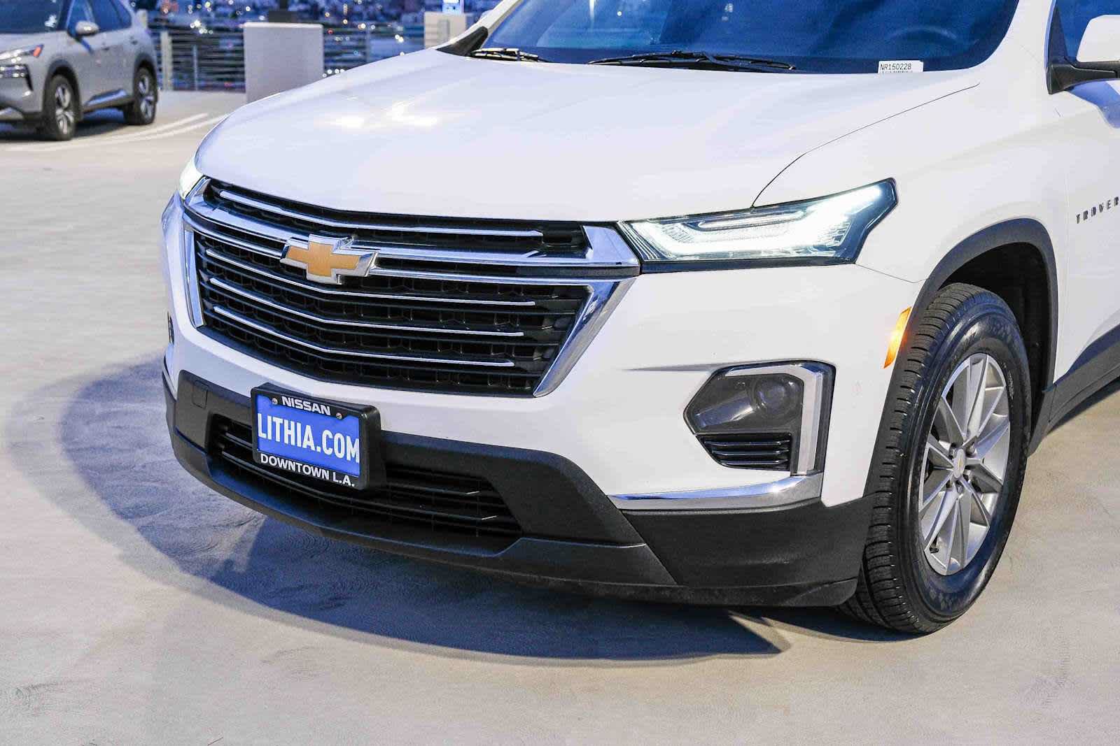 Used 2023 Chevrolet Traverse LT FWD image 11
