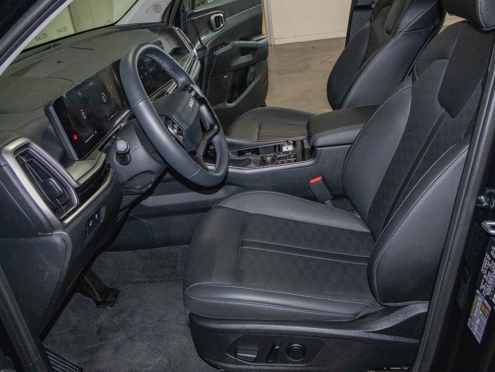 Used 2026 Kia Sorento EX w/ EX Premium Package FWD image 8
