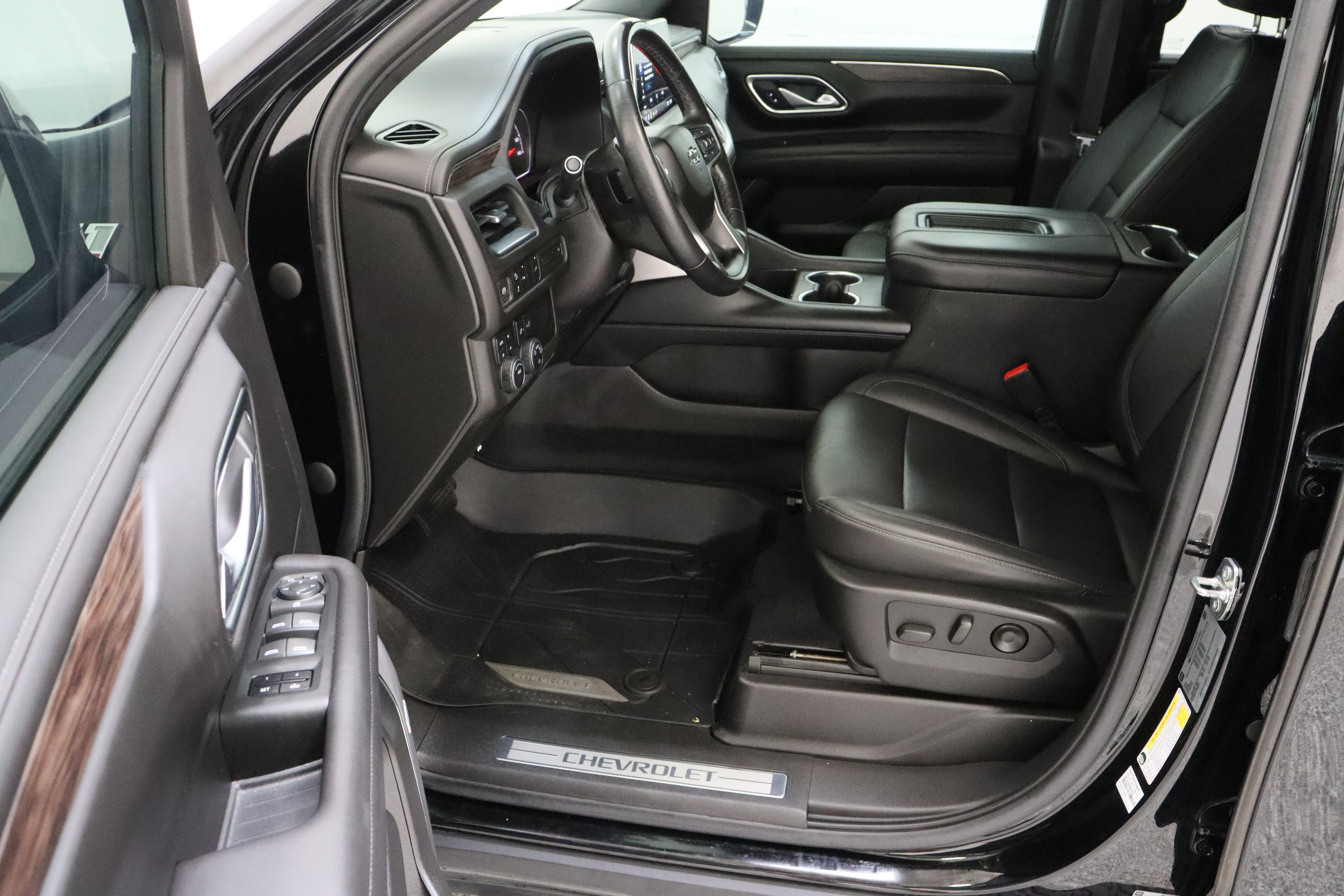 Used 2021 Chevrolet Tahoe Z71 w/ Rear Media and Nav Package AWD/4WD image 15