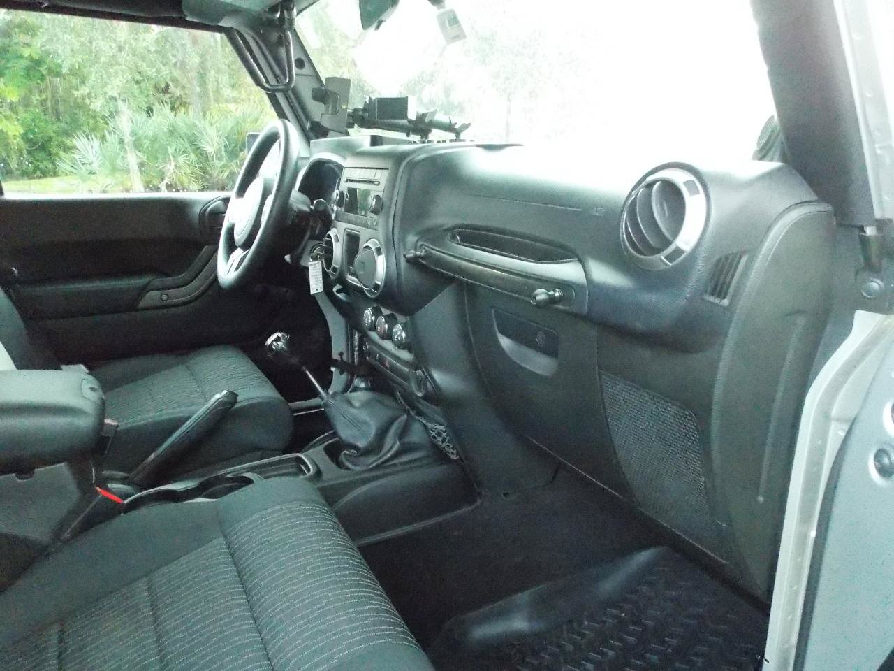 Used 2012 Jeep Wrangler Unlimited Sport AWD/4WD image 6