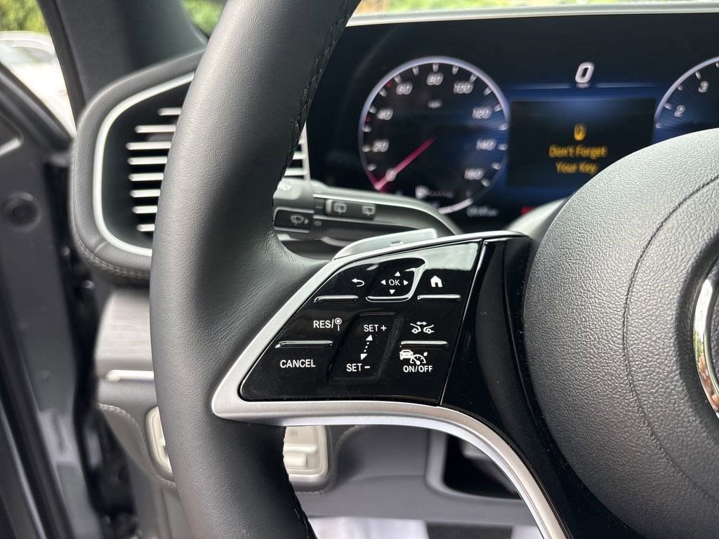 Certified 2025 Mercedes-Benz GLS 450 4MATIC image 28