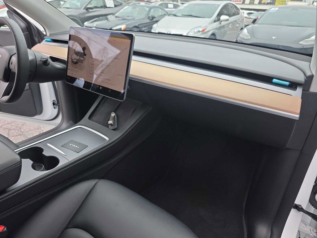 Used 2022 Tesla Model Y Performance image 19