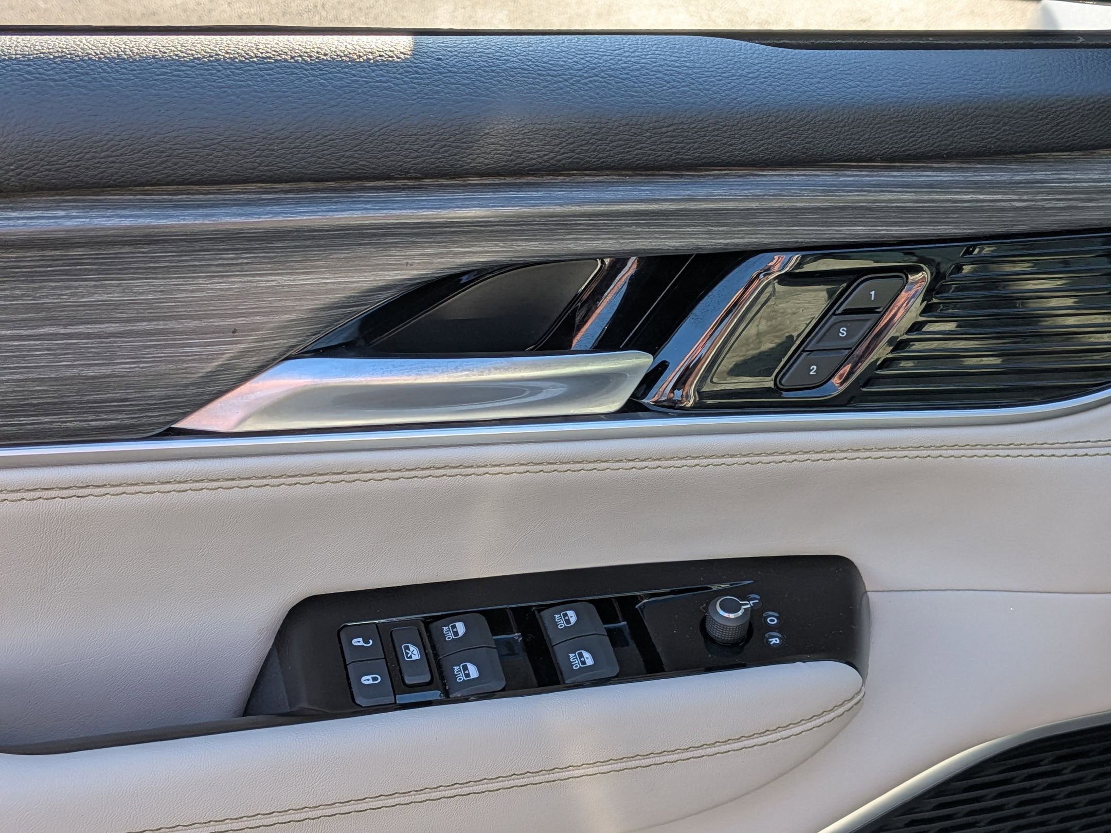 Certified 2024 Jeep Wagoneer Series II RWD image 12