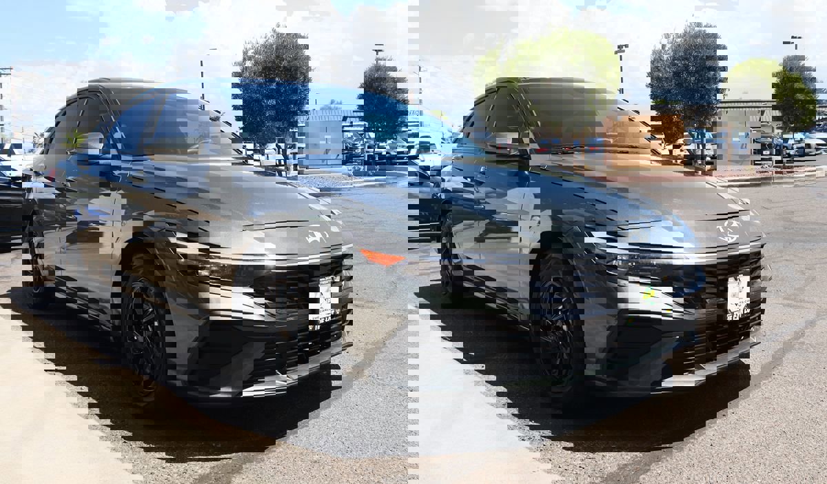 Used 2024 Hyundai Elantra SE image 18