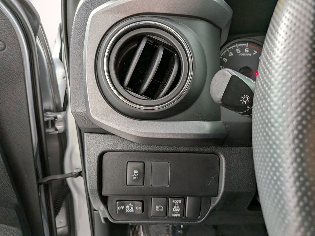 Used 2021 Toyota Tacoma TRD Sport w/ Technology Package AWD/4WD image 12