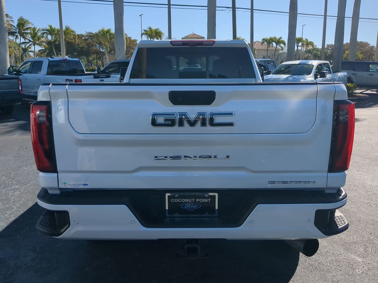 Used 2024 GMC Sierra 3500 Denali Ultimate AWD/4WD image 5