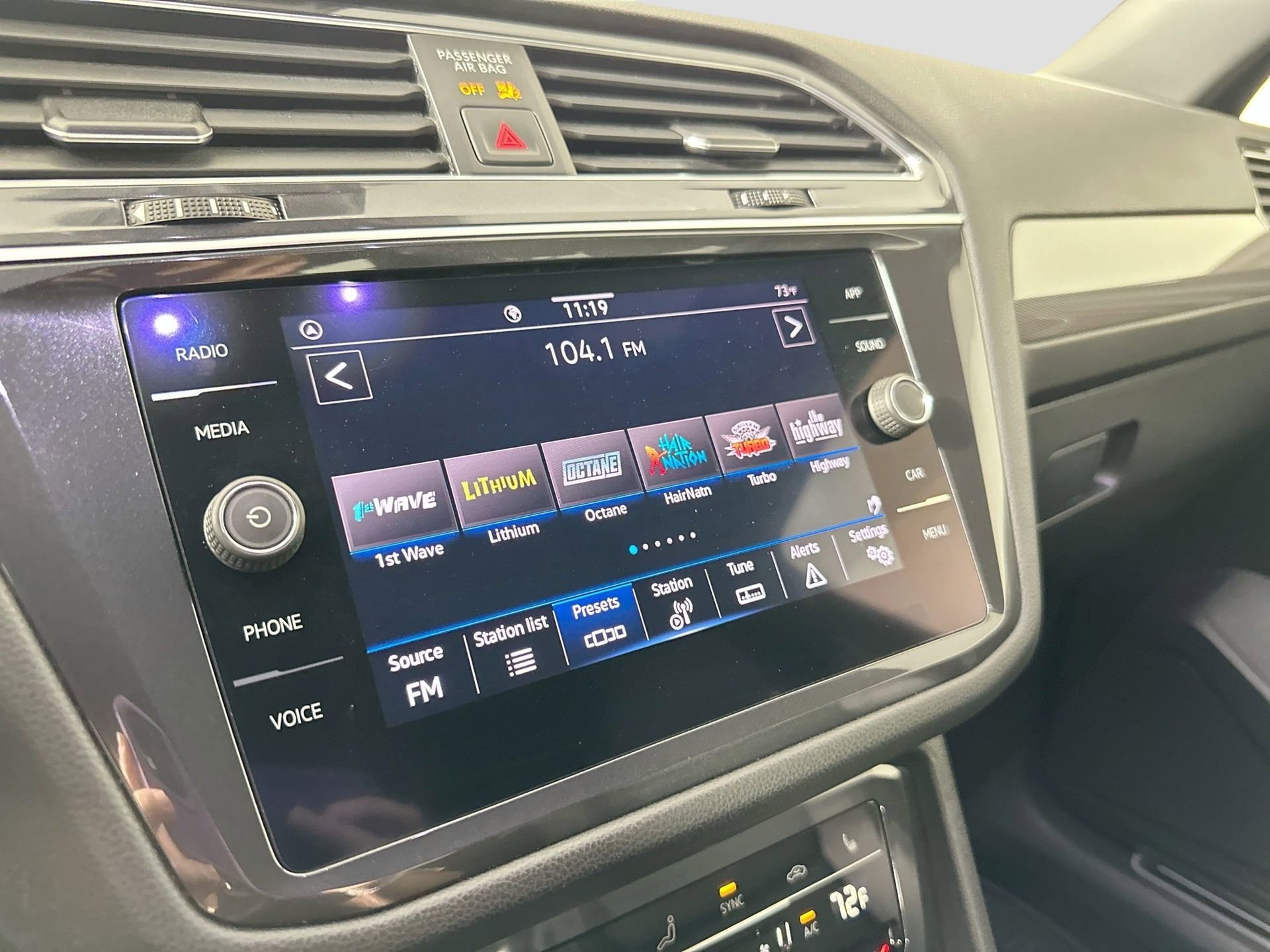 Certified 2022 Volkswagen Tiguan SE R-Line image 17