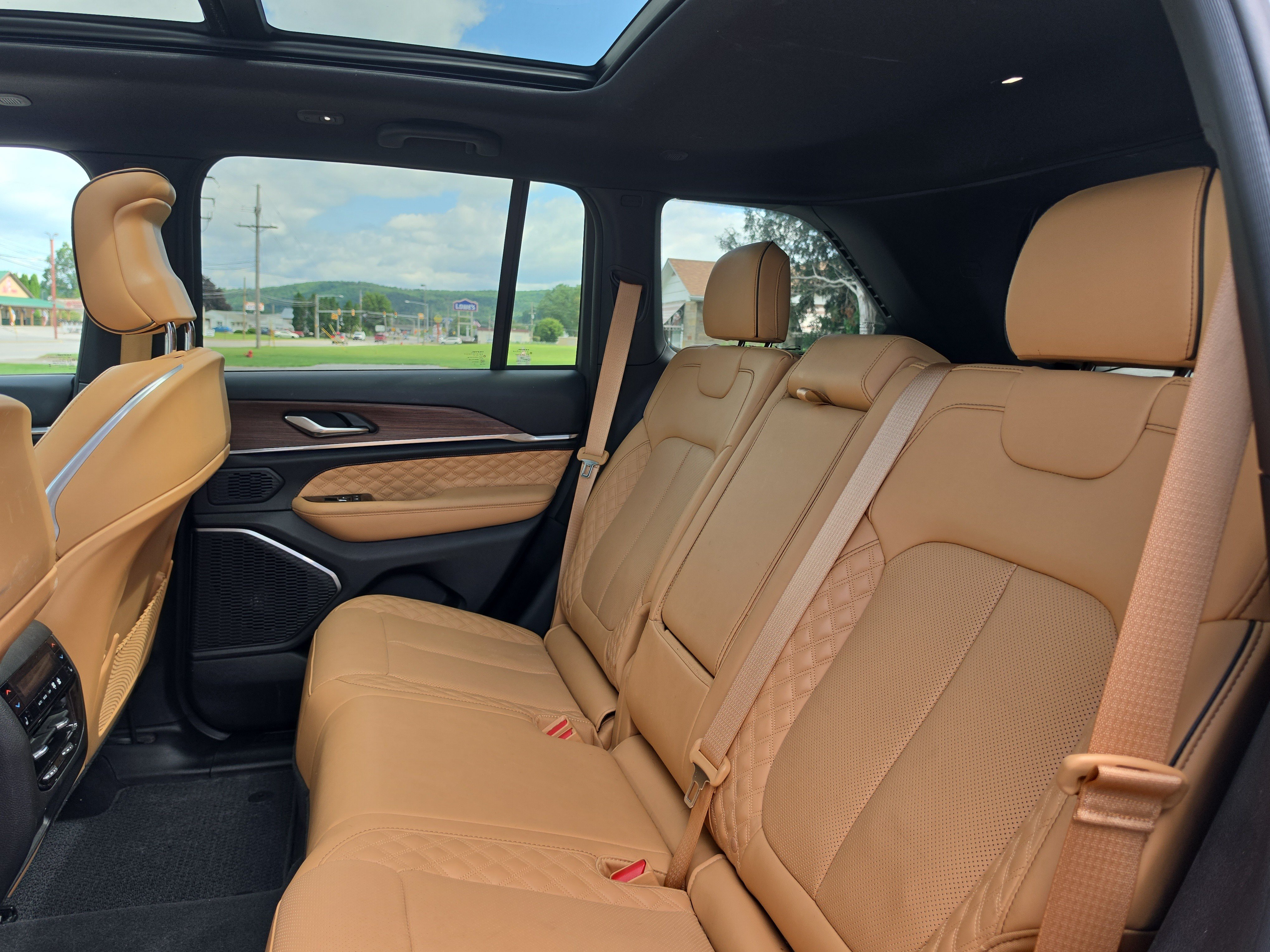 Used 2024 Jeep Grand Cherokee Summit w/ Adv Protech Group IV AWD/4WD image 14