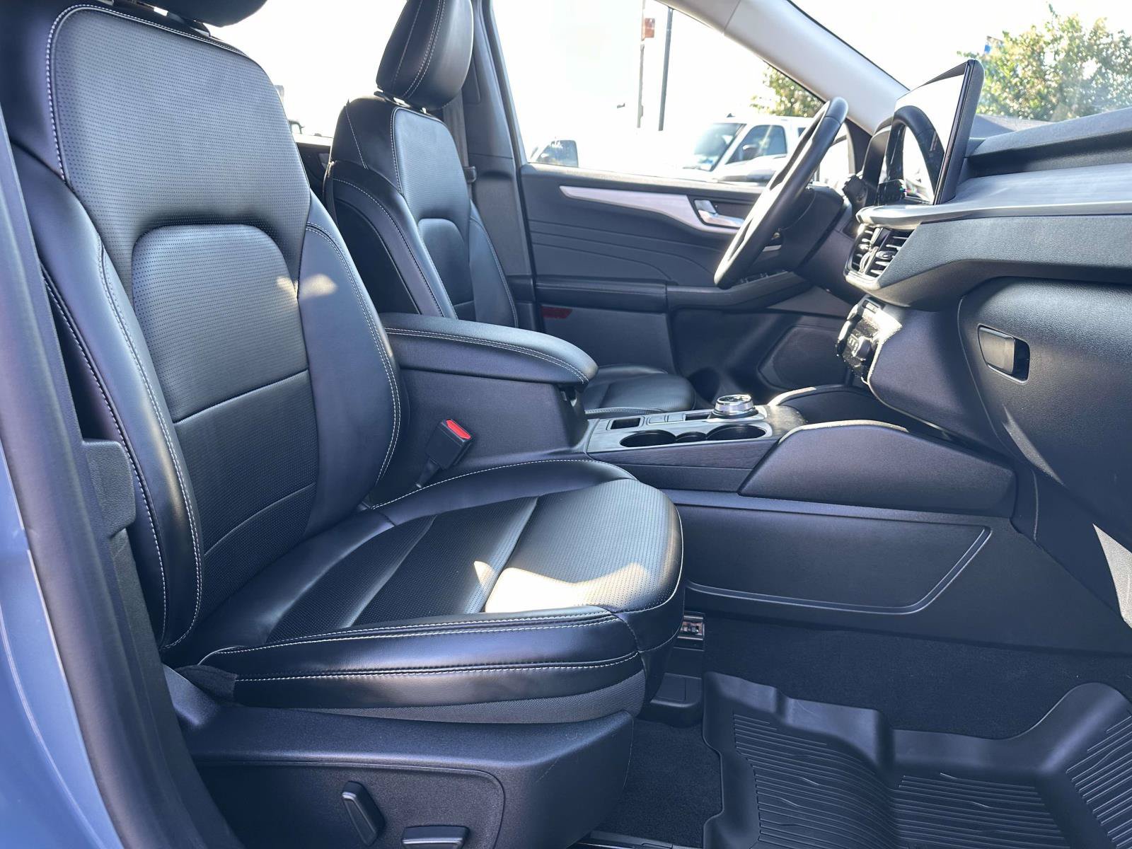 Used 2025 Ford Escape Platinum FWD image 29