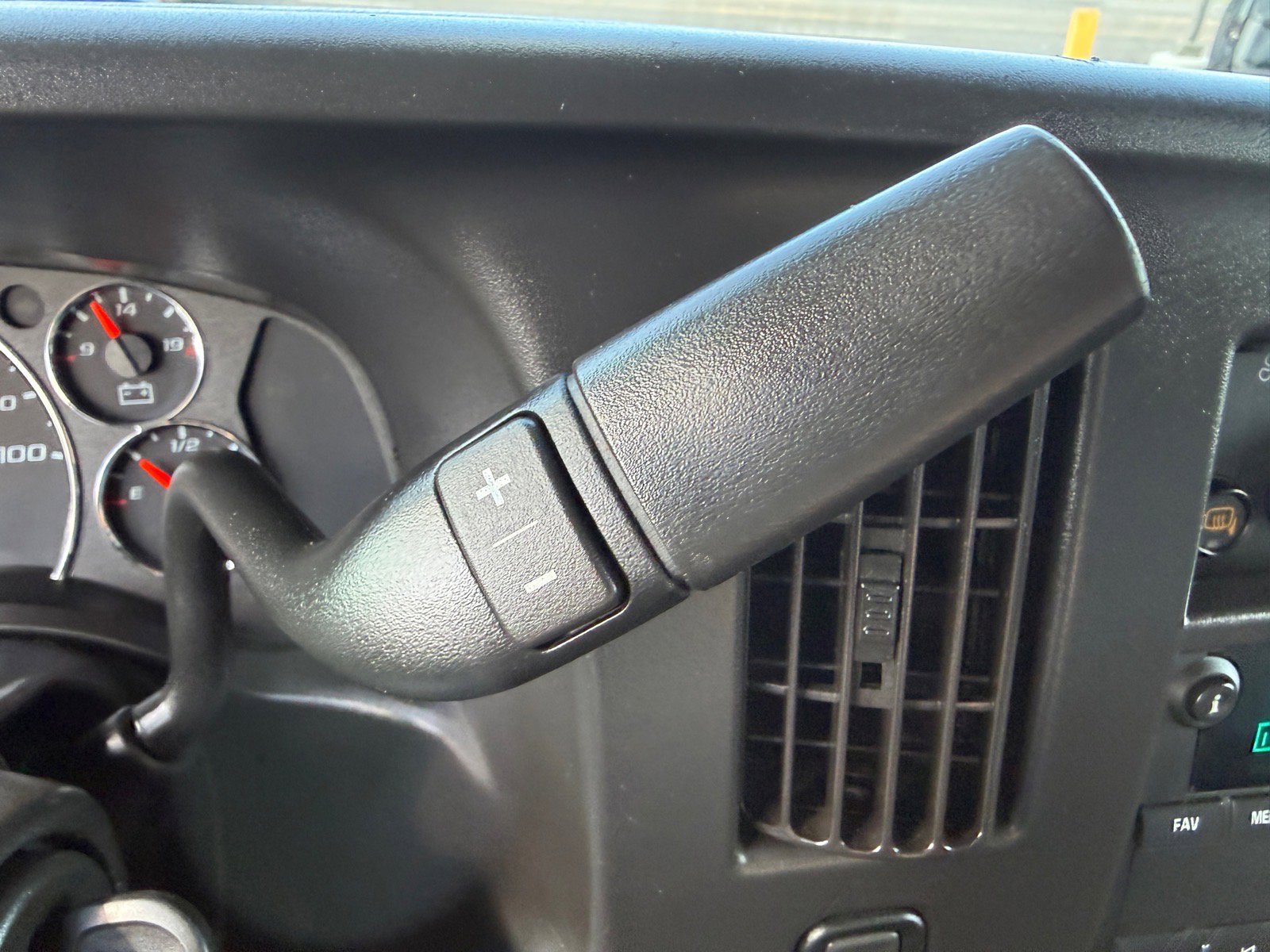 Used 2021 GMC Savana 2500 Extended w/ Driver Convenience Package image 28