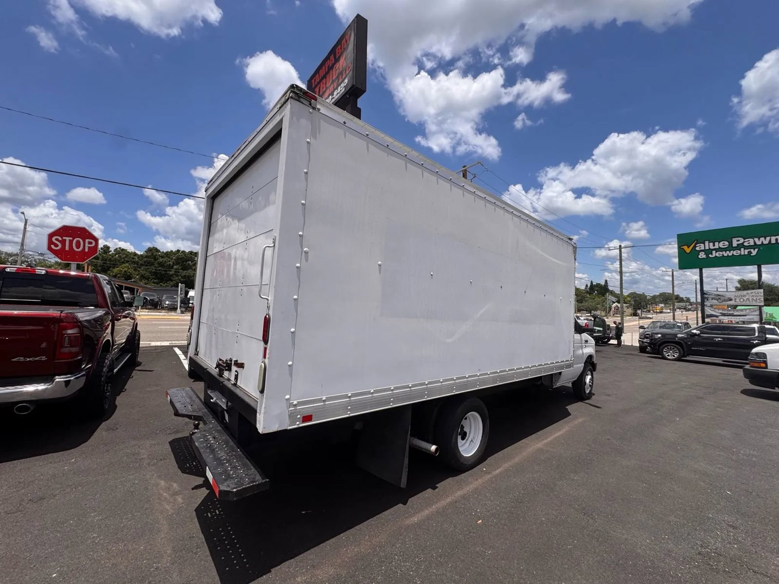 Used 2014 Ford E-350 and Econoline 350 Super Duty RWD image 4