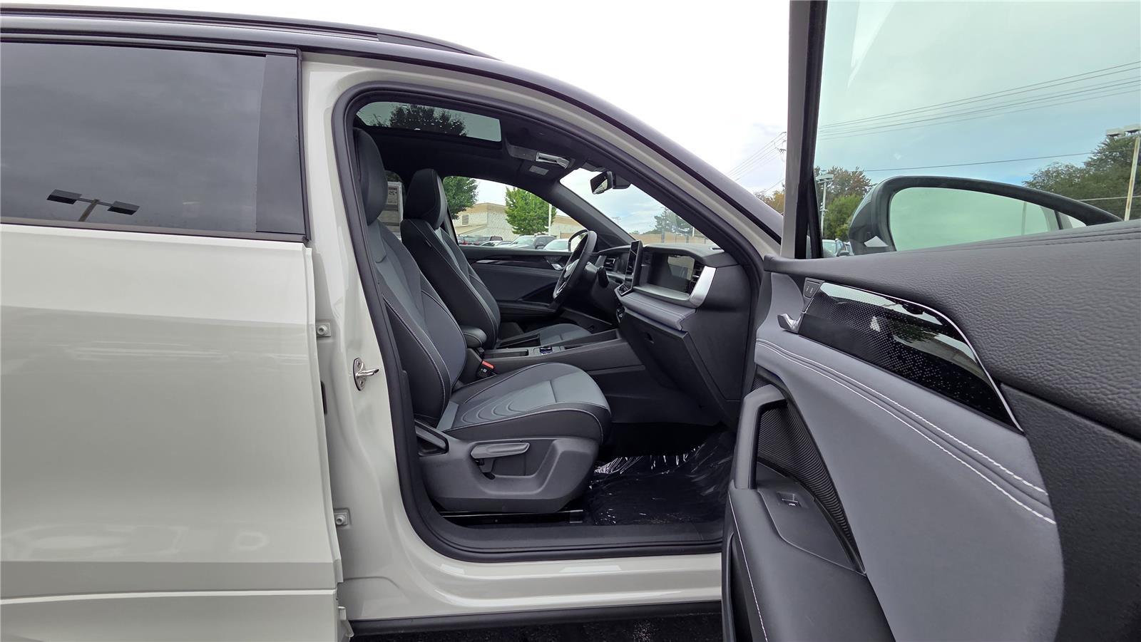 New 2026 Volkswagen Tiguan SE R-Line AWD/4WD image 30
