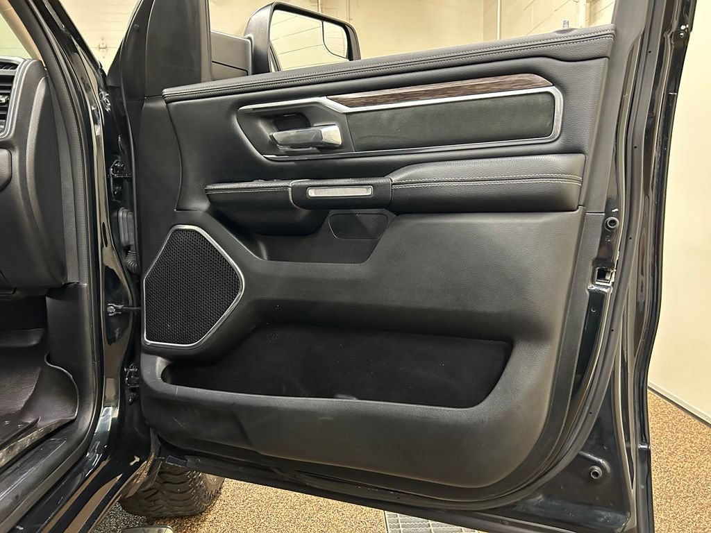 Used 2019 RAM 1500 Laramie AWD/4WD image 16