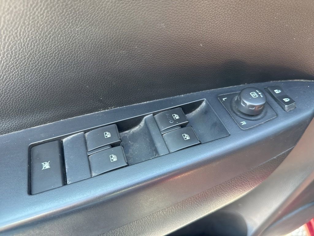 Used 2014 Chevrolet Captiva Sport LT w/ Convenience Package image 23