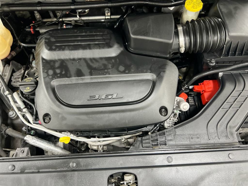 Used 2022 Chrysler Pacifica Touring-L image 25