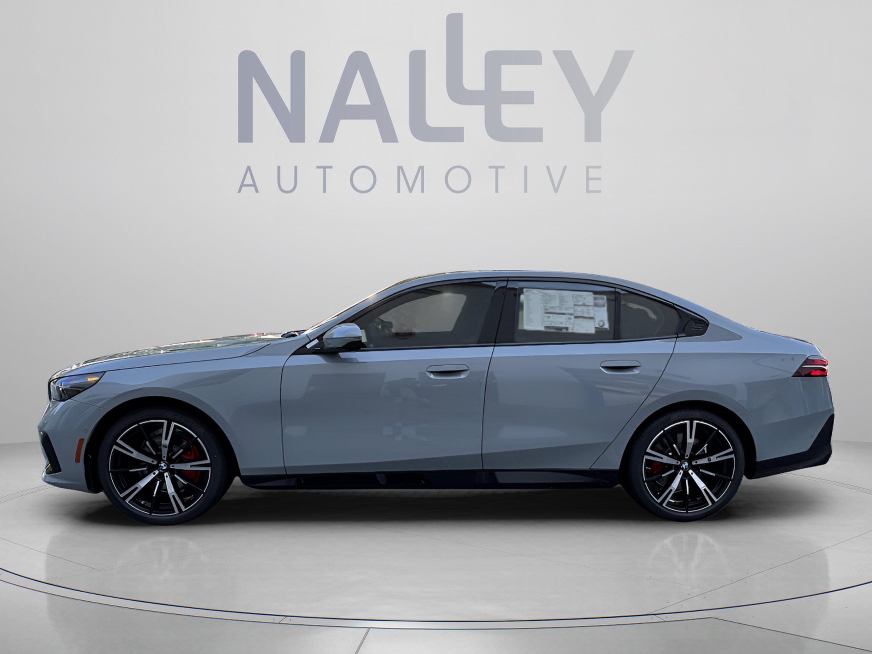 Used 2027 BMW 530i w/ M Sport Package RWD image 2