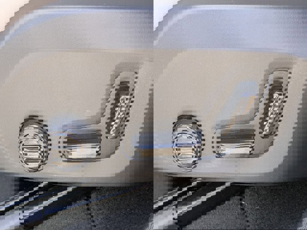 New 2026 Volvo XC60 T8 Core image 25