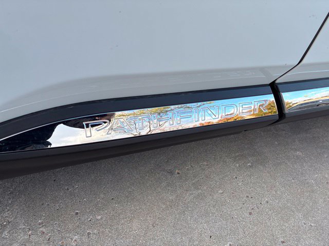 Used 2025 Nissan Pathfinder Platinum w/ Cargo Package AWD/4WD image 5
