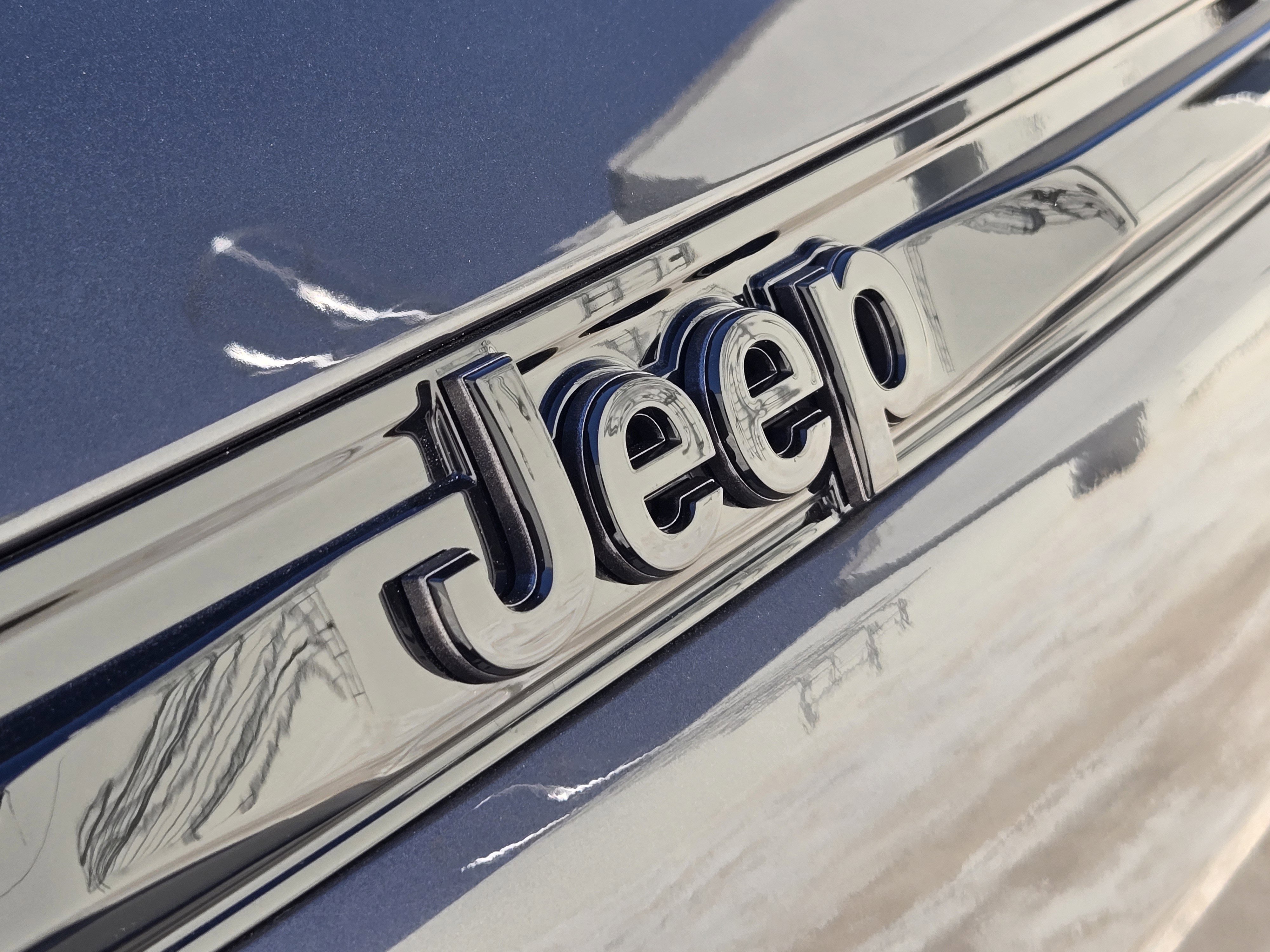 New 2025 Jeep Grand Cherokee Altitude image 7