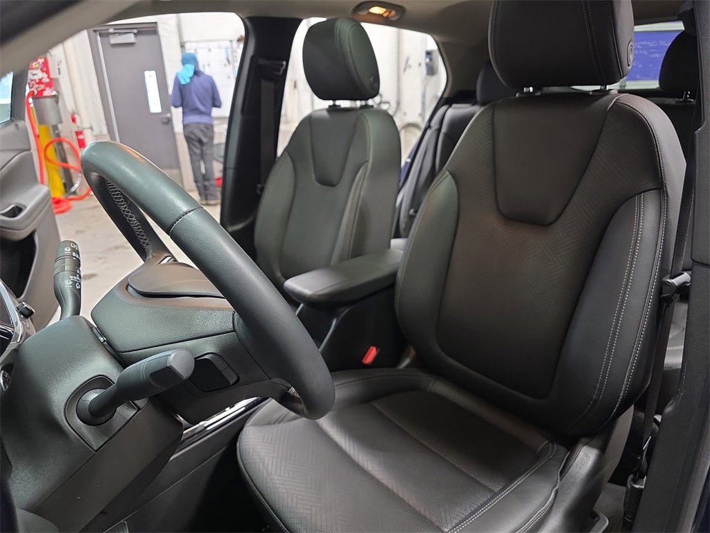 Certified 2023 Buick Encore GX Essence w/ Experience Buick Package image 15