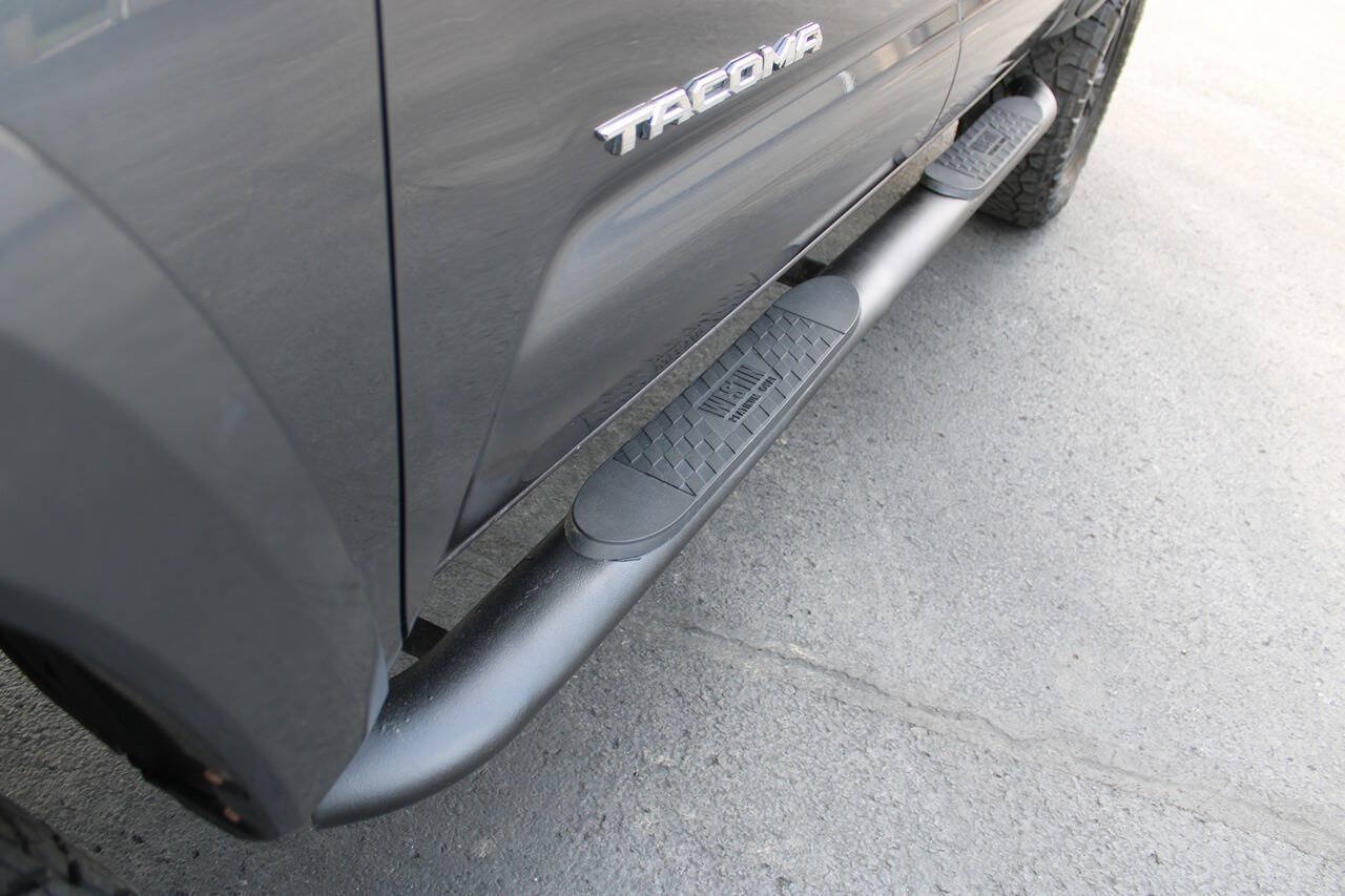 Used 2019 Toyota Tacoma TRD Sport AWD/4WD image 11